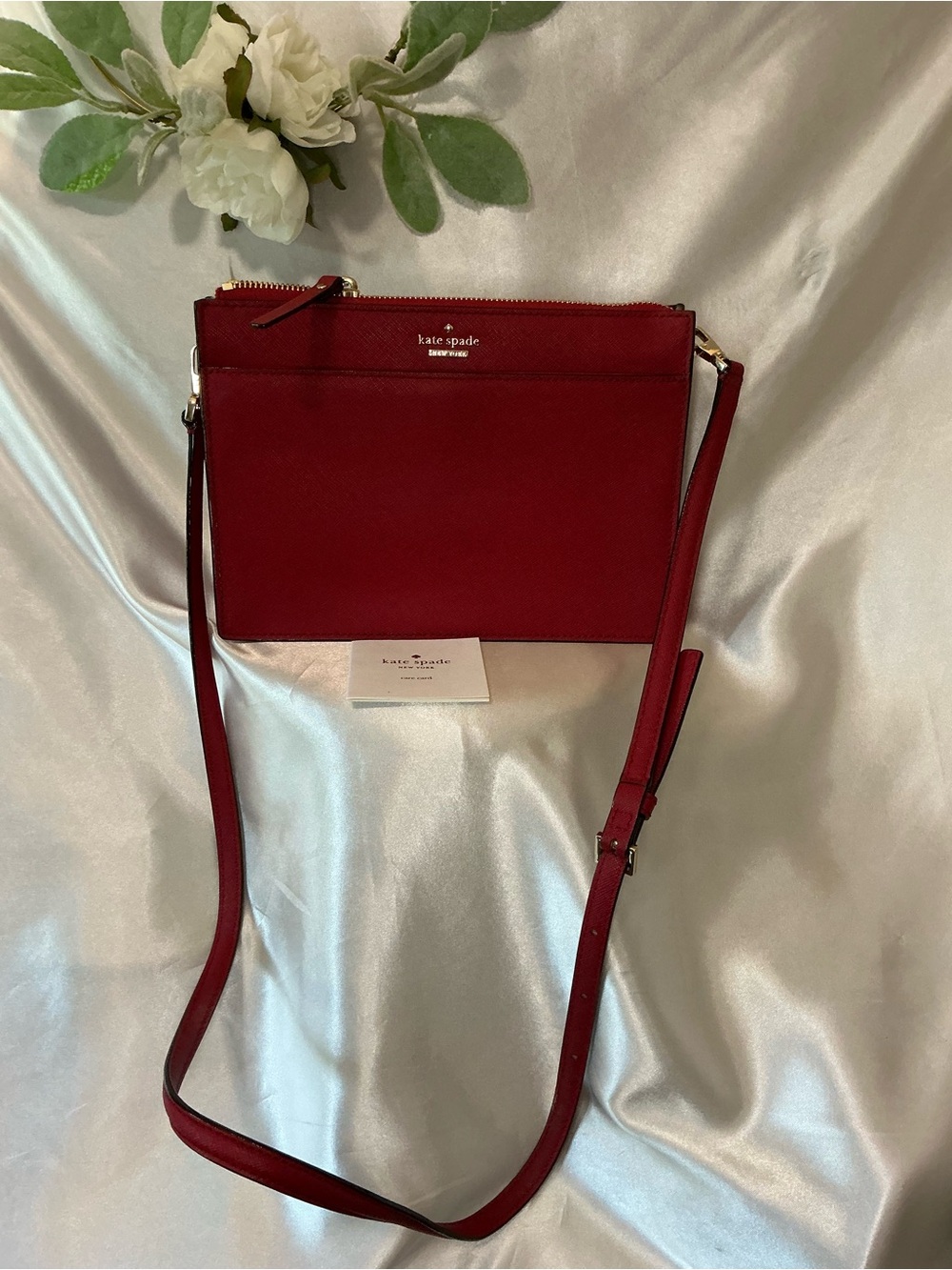 EUC Kate Spade Saffiano Leather Crossbody Gold Hardware with Dustbag